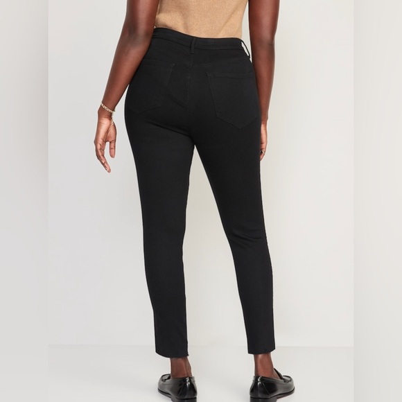 Old Navy High Waisted Button Fly Cropped (Raw Hem) Black Denim - Picture 2 of 5